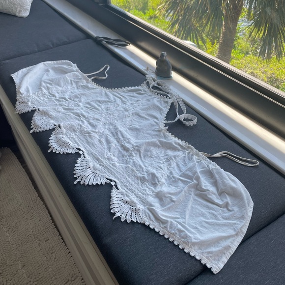 SOLD —WHITE Excellent condition halter RIP CURL OS - Picture 3 of 8